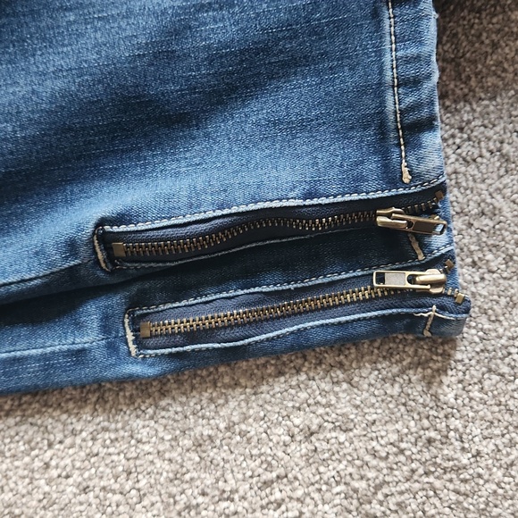 American Rag Jeans - Picture 3 of 4